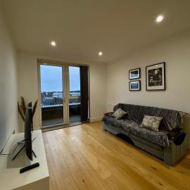 Spacious 2 Bedroom Penthouse Retreat, hotel din Londra