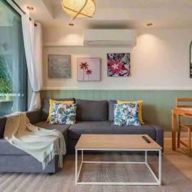 New Modern Deco' Apartment, With View, Pool, Spa and Sauna