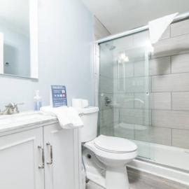 1st Floor - Free Parking - Washer & Dryer - AGH
