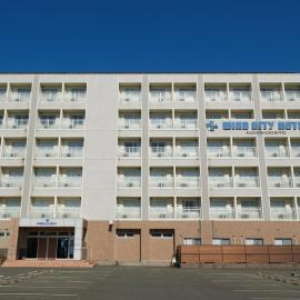 Wind City Hotel, hotel u gradu 'Tahara'