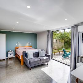 Modern Studio near Clive River, hotel in Clive