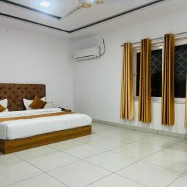 Hotel Surya Inn, hotel em Pātolī