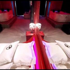 The Red Room - Appartement Love Room, Balnéo & Sauna privés, hotel a Mauguio