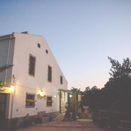 CORTIJO COLOMO、Almedinillaのホテル