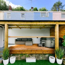 The Smugglers Hideout - Sleeps 4 - with HOT TUB, hotel in The Mumbles