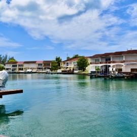 Villa 224 South Finger 2-Bedroom Villa in Jolly Harbour, Walking Distance to the Beach, Hotel in Jolly Harbour