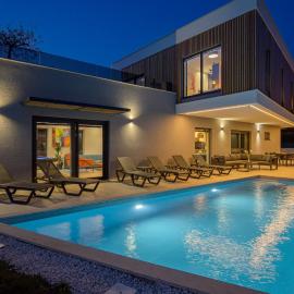 Luxury Villa Sicenta