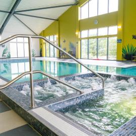 Camping Pods Hedley Wood Holiday Park，Bridgerule的飯店