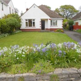 AVON BEACH RETREAT by BOURNECOAST- A Lovely Bungalow by the Sea with a Garden and Parking - HB2087, hotel in Bournemouth