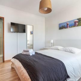 HostWise - Spacious & Sunny Flat - Loulé