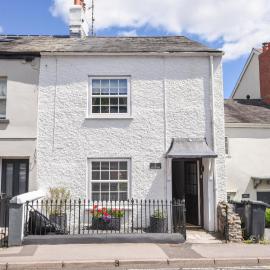 Nutwood, hotel in Charmouth