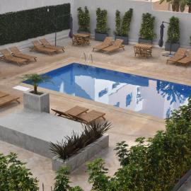 Modern 2BR - Pool, Gym, Private Parking & Family Comfort