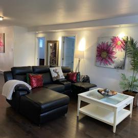Beautiful private full condo, hotell sihtkohas Brossard