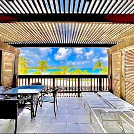 Sapphire Beachfront Condo - View of Paradise - Free Wi - Fi, hotel v destinaci Nazareth