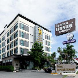 Grand Ratchapruek Hotel، فندق في Ban Bang Phlap