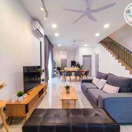 Austin JT Homestay by RR JBcity