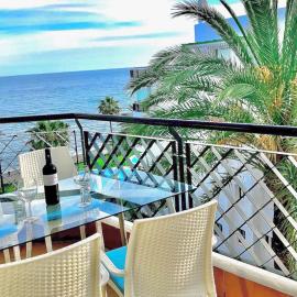 MI CAPRICHO 2D BEACHFRONT- Apartment with sea view - Costa del Sol, hotel in Mijas Costa
