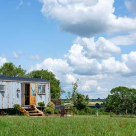 Honey Bee - Comfortable luxury shepherds hut with hot tub, hotell sihtkohas Bradpole