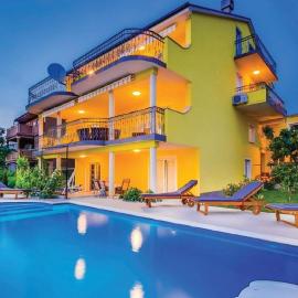 Apartment Ćule, hotel di Senj