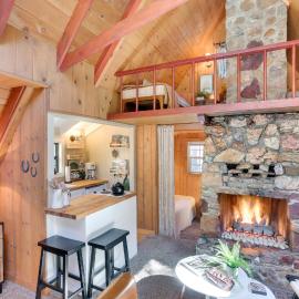 3 Mi to Big Bear Village: Charming Sugarloaf Cabin