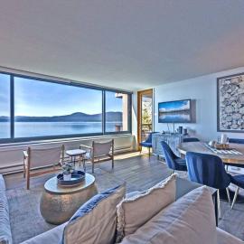 Amazing Lakefront Condo with Views Close to Slopes, Hotel in Kings Beach