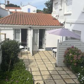 Maison près du port, avec cour, terrasse équipée, à 400m de la plage - FR-1-224B-209, hotel a Noirmoutier-en-l'lle