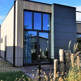 Enkhuizer Strand Cube Elite Estel mit Dachterrasse und Zaun Haus Nr 337