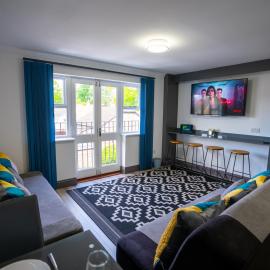 Penthouse 3 Bed, Large HotTub Long stay Discount!