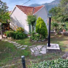 Holiday Home Sunrise, hotel in Gruda