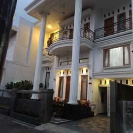 Homestay Omah Putih, hotel em Bendo