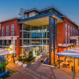Hotel Divinus, hotel di Debrecen