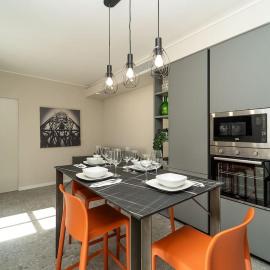 Apt 2 min from the Cathedral with private parking