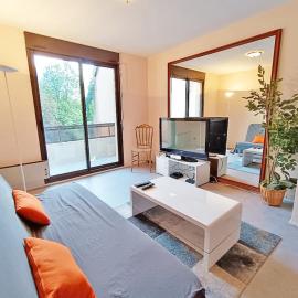 Frolise, T2, centre, wifi, parking couvert gratuit, 4 personnes, ascenseur: Luchon şehrinde bir otel