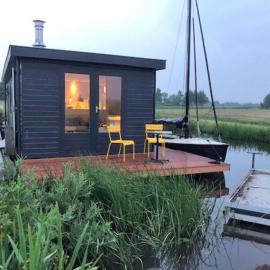 Mooie woonboot op eiland, kachel, natuur, sloep!, hôtel à Grou
