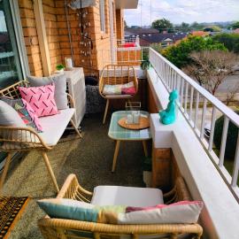 Sunny 2 bed Restaurants beach at door Pets O.K, hotel sa Sydney