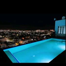 Elegant Condo in an Upscale Building, hotel a Cabo San Lucas