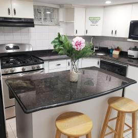 Tidy Private Rooms with Full Kitchen, hotell i Toronto