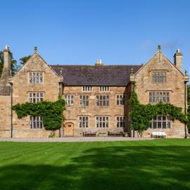 Pentrehobyn Hall sleeps 18