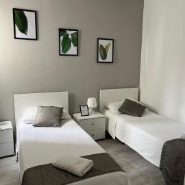 F5 Room 2, Private Room two single beds shared bathroom in shared Flat, hotel u gradu Msida