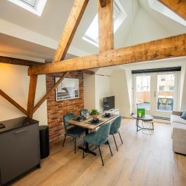 Spectacular 70m2 Penthouse with Terrace - R51C, hotel en Eindhoven