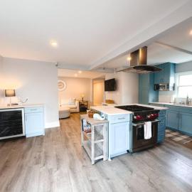 Viesnīca Charming Hyannis 3 Bed 2 Bath pilsētā Bārnsteibla