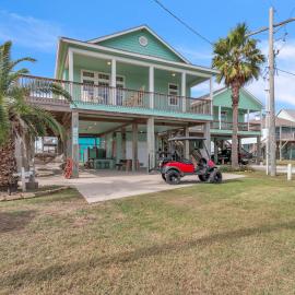 Steps to beach Golf Cart About Time Beach Retreat, hotel in Bolivar Peninsula