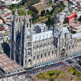 Departamento junto a la Basílica Voto Nacional - Quito