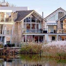 Pennyroyal Lodge HM31 Lakeside Spa Property, hotel in Somerford Keynes
