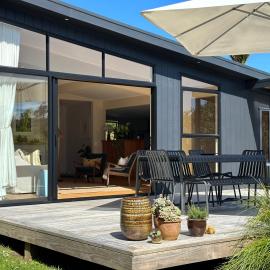 The Driving Creek Cottage, hotel in Coromandel Town