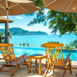 Aoyon Beach, a 5-bedroom Thai-style villa with stunning sea views, 50 meters direct beach access, free maid,