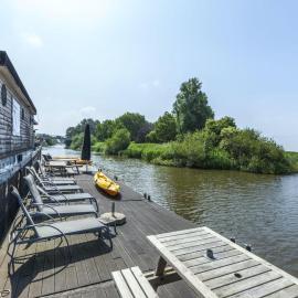 Cozy Boat in Merkem near Lake – hotel w mieście Drie Grachten