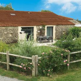Gîte charmant avec spa et piscine au cœur du Marais Breton