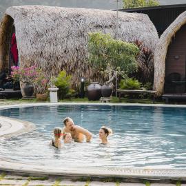 Green Homestay, hotel u gradu Kat Ba