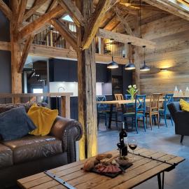 The Loft - unique apartment, NR MORZINE, hotel in La Côte dʼArbroz
